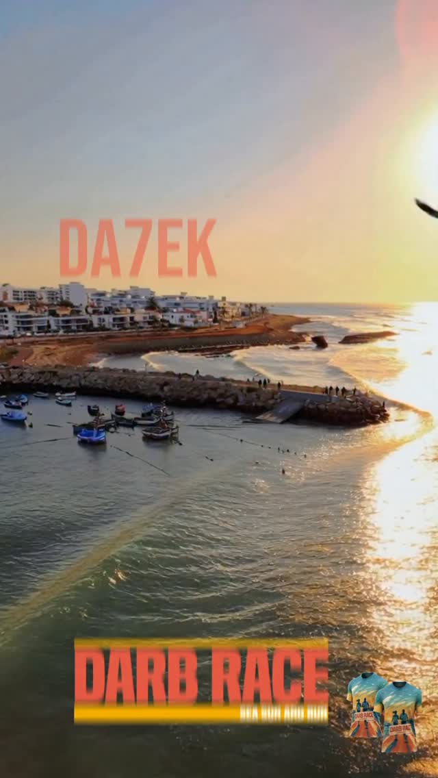 Littoral de Dar Bouazza au lever du jour et t-shirt de l'édition 2026